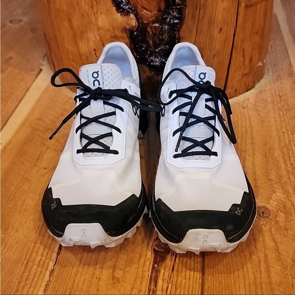 On cloud sz8 running shoes